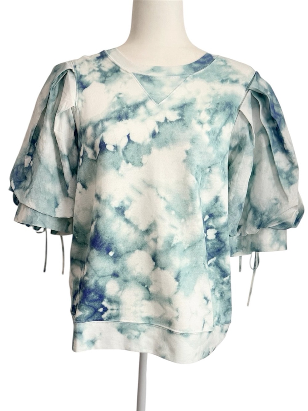 NWOT Marie Oliver Watercolor Blue/White Puff Sleeve Tie Dye Top L